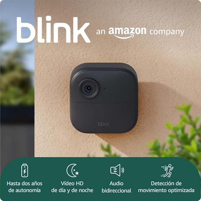 Nueva Blink Outdoor 4 + videotimbre Blink (blanco): cámara de seguridad inteligente HD sin cables, 2 años de autonomía (sistema de 1 cámara con Sync Module Core incluido)